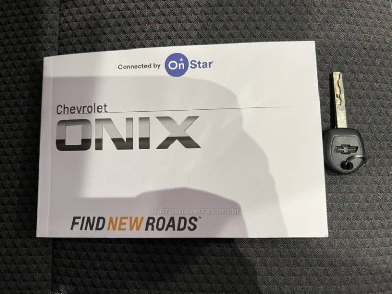 CHEVROLET - ONIX - 2023/2024 - Cinza - R$ 92.900,00