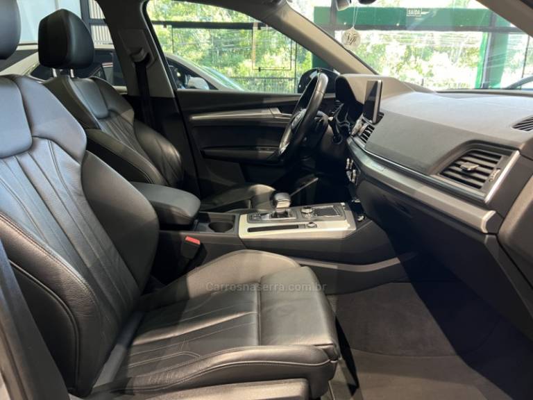 AUDI - Q5 - 2018/2019 - Prata - R$ 155.900,00