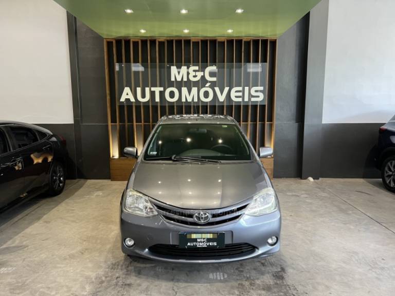 TOYOTA - ETIOS - 2013/2013 - Cinza - R$ 41.900,00