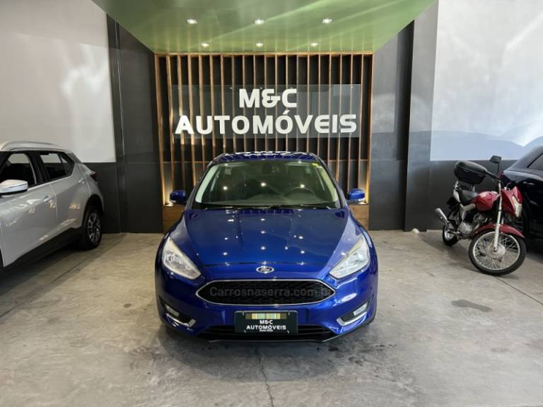 FORD - FOCUS - 2016/2017 - Azul - R$ 69.900,00