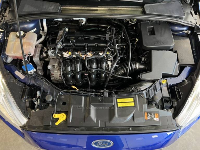 FORD - FOCUS - 2016/2017 - Azul - R$ 69.900,00