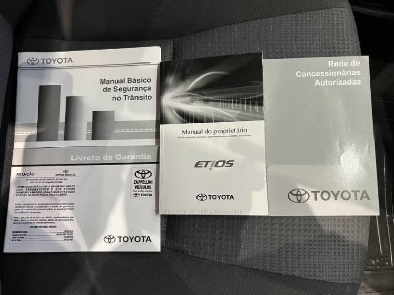 TOYOTA - ETIOS - 2013/2013 - Cinza - R$ 41.900,00