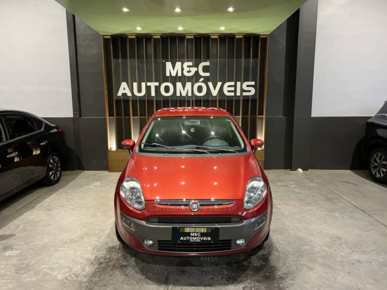 FIAT - PUNTO - 2015/2016 - Vermelha - R$ 46.900,00
