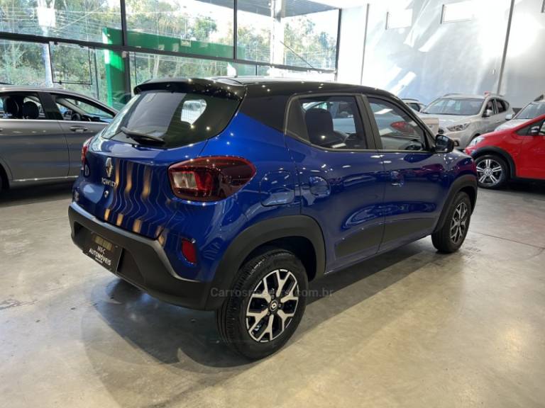 RENAULT - KWID - 2022/2023 - Azul - R$ 57.900,00