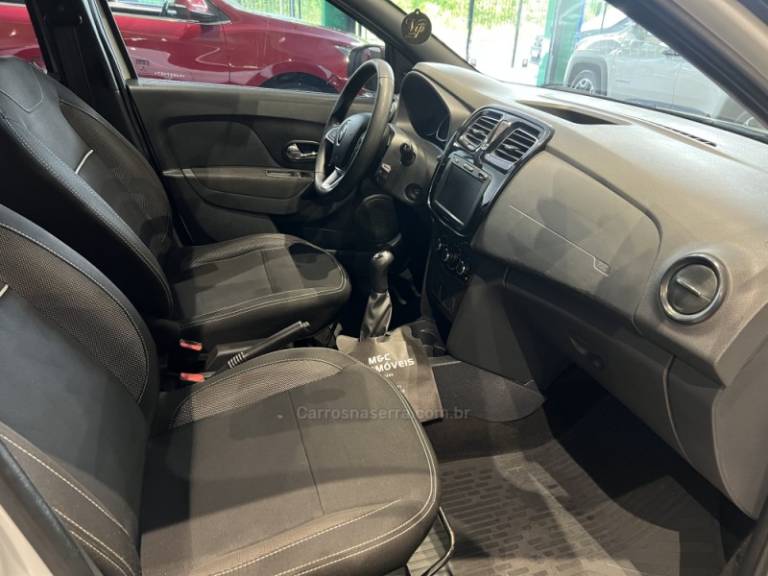 RENAULT - SANDERO - 2021/2022 - Branca - R$ 65.900,00