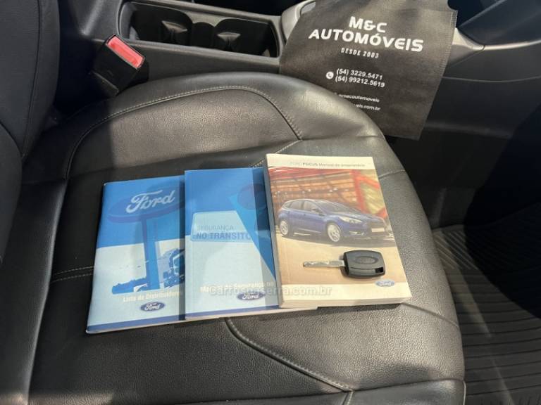 FORD - FOCUS - 2016/2017 - Azul - R$ 69.900,00