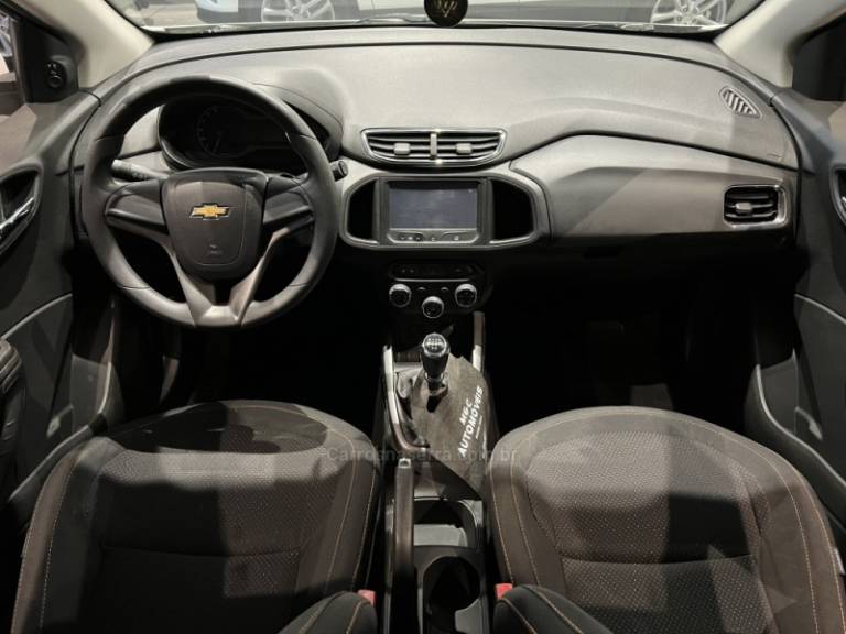 CHEVROLET - ONIX - 2014/2015 - Branca - R$ 49.900,00