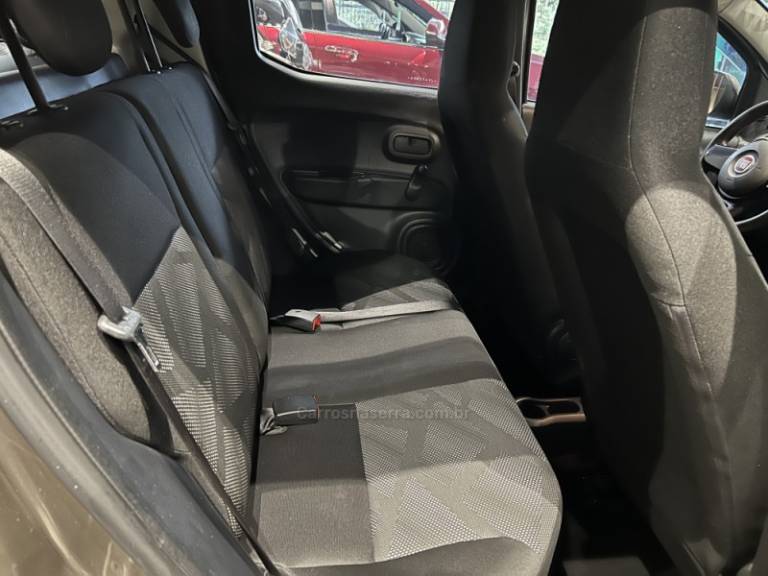 FIAT - MOBI - 2017/2018 - Cinza - R$ 47.900,00