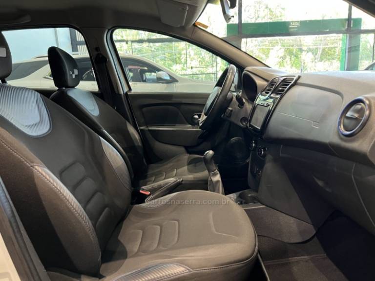 RENAULT - SANDERO - 2018/2019 - Branca - R$ 54.900,00
