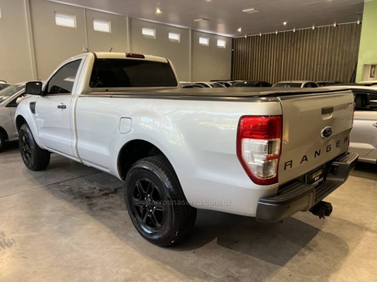 FORD - RANGER - 2013/2013 - Prata - R$ 79.900,00