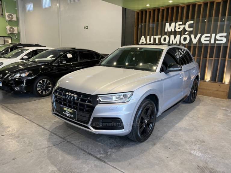 AUDI - Q5 - 2018/2019 - Prata - R$ 155.900,00
