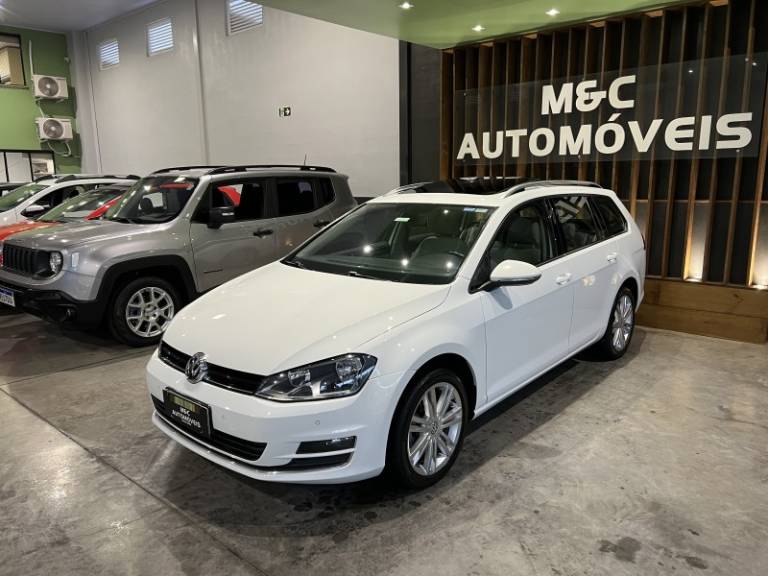 VOLKSWAGEN - GOLF - 2015/2016 - Branca - R$ 87.900,00