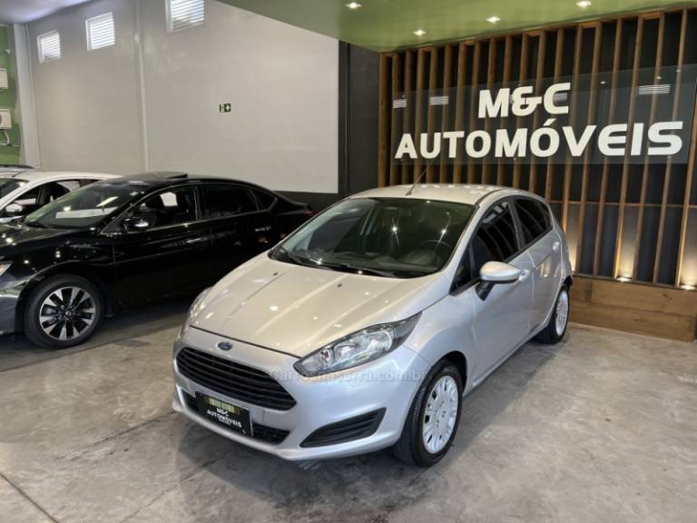 FORD - FIESTA - 2013/2014 - Prata - R$ 41.900,00