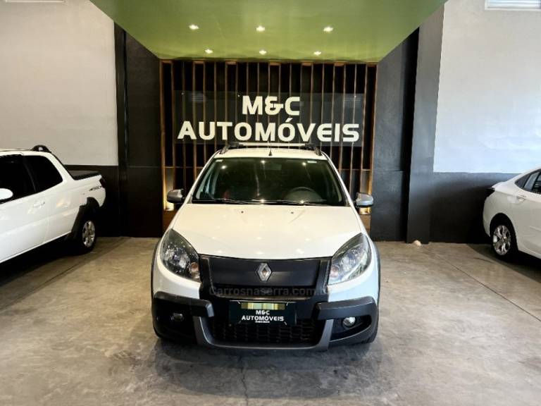RENAULT - SANDERO - 2012/2012 - Branca - R$ 37.900,00