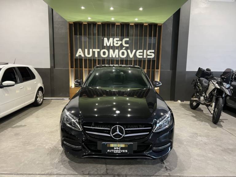 MERCEDES-BENZ - C 180 - 2014/2015 - Preta - R$ 101.900,00