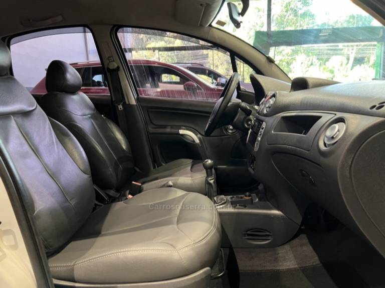 CITROËN - C3 - 2011/2012 - Branca - R$ 28.900,00