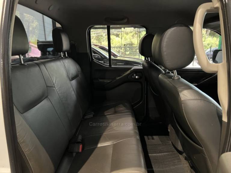 NISSAN - FRONTIER - 2014/2015 - Branca - R$ 102.900,00