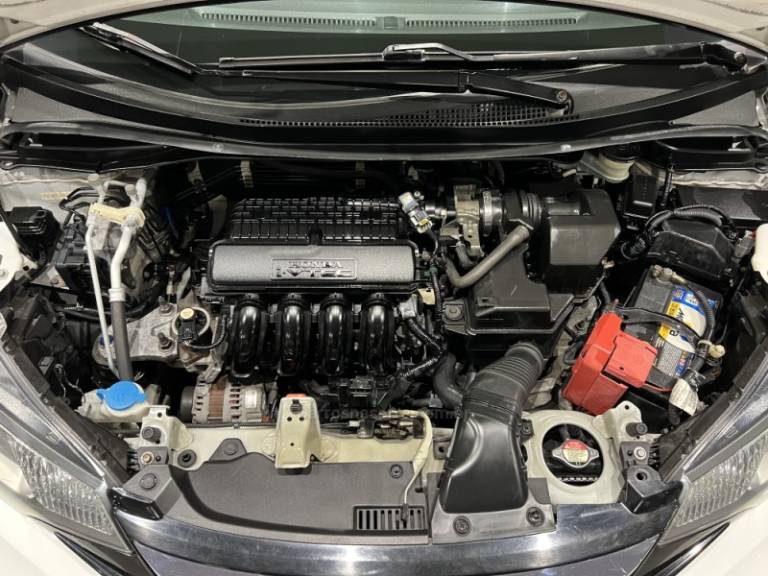 HONDA - FIT - 2014/2015 - Branca - R$ 64.900,00