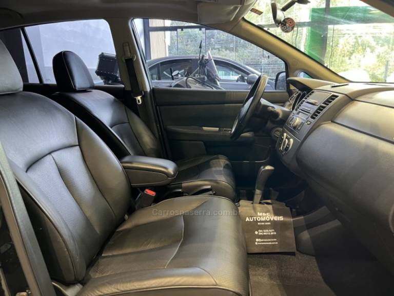 NISSAN - TIIDA - 2010/2011 - Preta - R$ 41.900,00