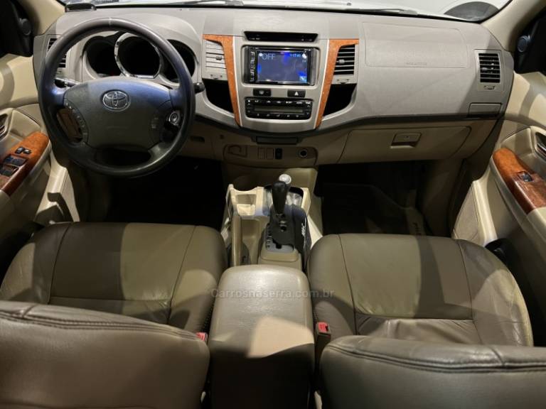 TOYOTA - HILUX SW4 - 2008/2009 - Prata - R$ 109.900,00