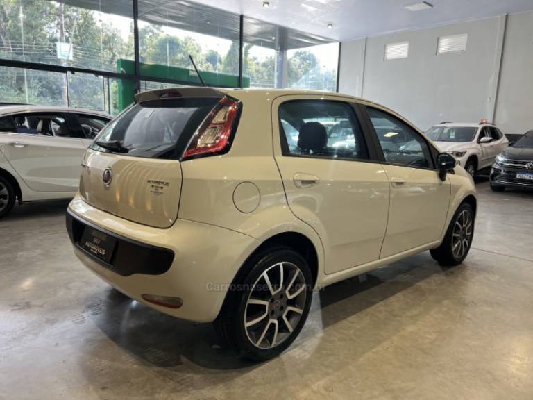 FIAT - PUNTO - 2015/2016 - Branca - R$ 45.900,00