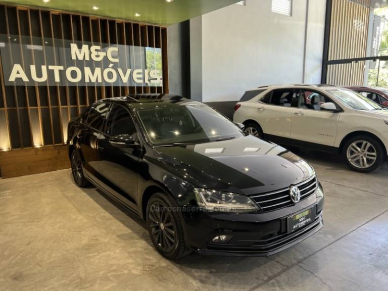 VOLKSWAGEN - JETTA - 2017/2017 - Preta - R$ 83.900,00