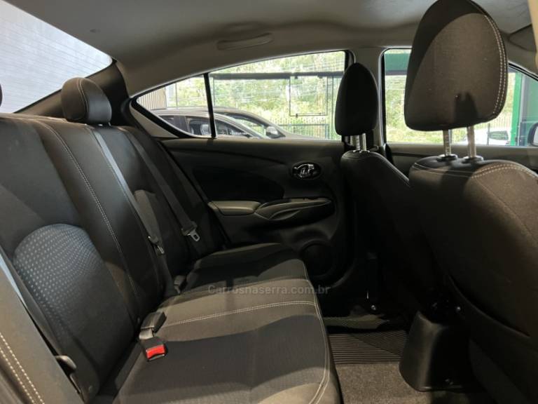 NISSAN - VERSA - 2018/2019 - Branca - R$ 59.900,00
