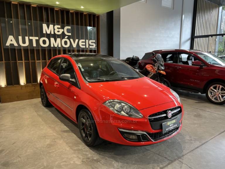 FIAT - BRAVO - 2015/2016 - Vermelha - R$ 55.900,00