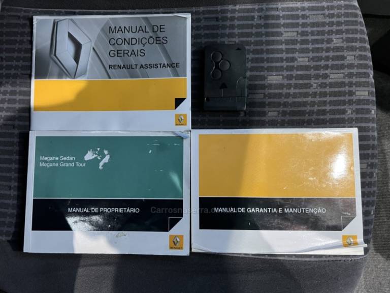 RENAULT - MÉGANE - 2011/2012 - Prata - R$ 34.900,00