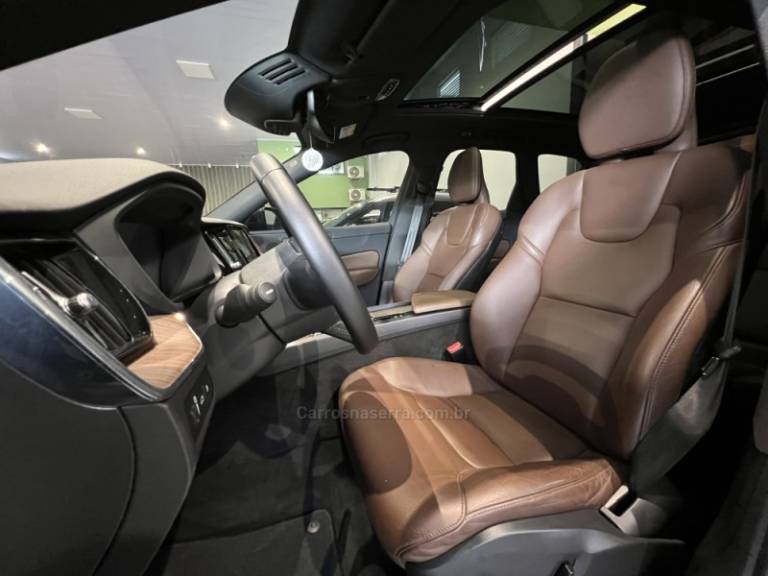 VOLVO - XC60 - 2021/2021 - Azul - R$ 186.900,00