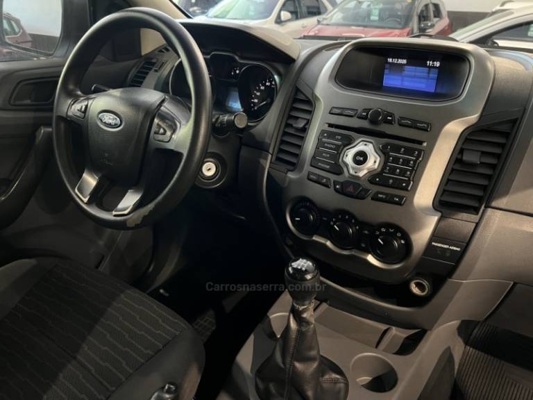 FORD - RANGER - 2013/2013 - Prata - R$ 79.900,00