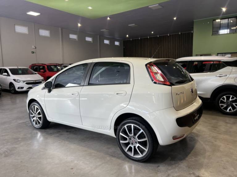 FIAT - PUNTO - 2015/2016 - Branca - R$ 45.900,00