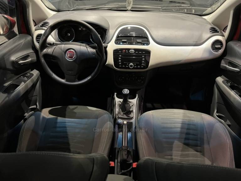 FIAT - PUNTO - 2015/2016 - Vermelha - R$ 46.900,00