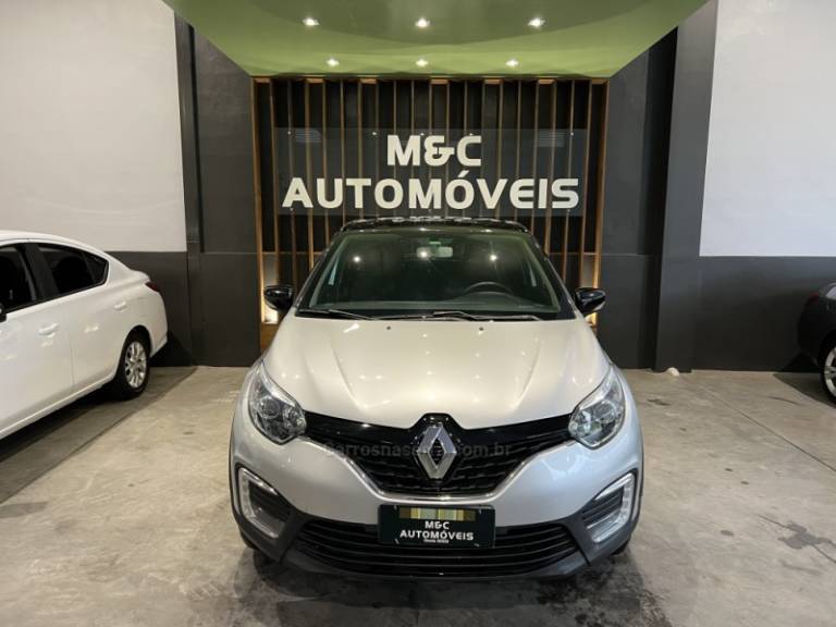 RENAULT - CAPTUR - 2018/2019 - Prata - R$ 72.900,00
