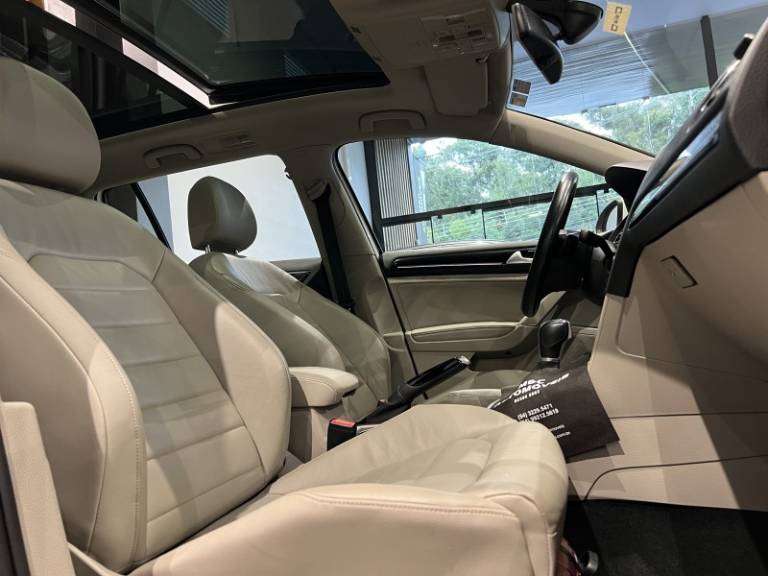 VOLKSWAGEN - GOLF - 2015/2016 - Branca - R$ 87.900,00