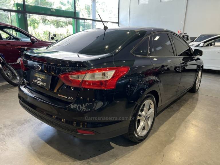 FORD - FOCUS - 2013/2014 - Preta - R$ 49.900,00