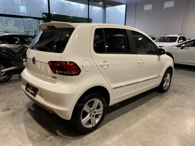 VOLKSWAGEN - FOX - 2015/2016 - Branca - R$ 52.900,00
