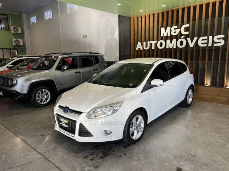 FORD - FOCUS - 2014/2015 - Branca - R$ 53.900,00