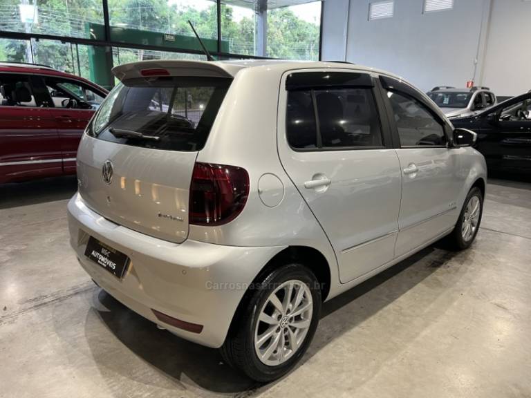 VOLKSWAGEN - FOX - 2013/2014 - Prata - R$ 42.900,00