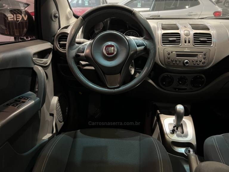 FIAT - SIENA - 2013/2014 - Vermelha - R$ 39.900,00