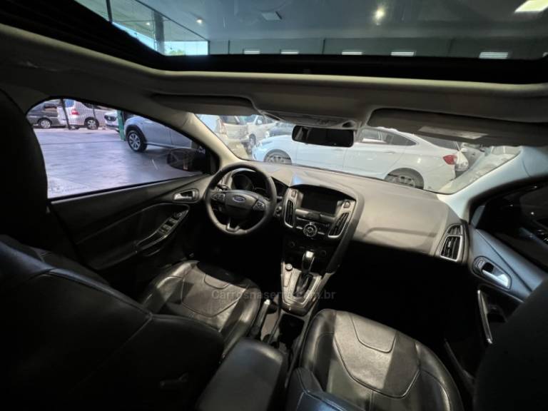 FORD - FOCUS - 2015/2016 - Azul - R$ 65.900,00
