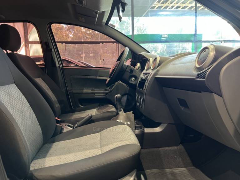 FORD - FIESTA - 2014/2014 - Branca - R$ 35.900,00
