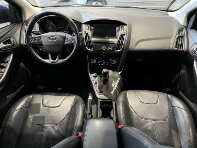 FORD - FOCUS - 2016/2017 - Azul - R$ 69.900,00