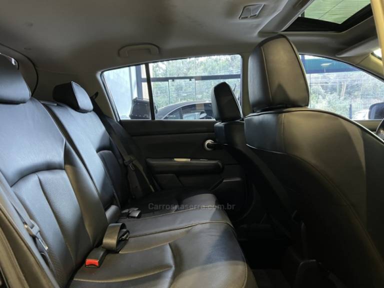 NISSAN - TIIDA - 2010/2011 - Preta - R$ 41.900,00