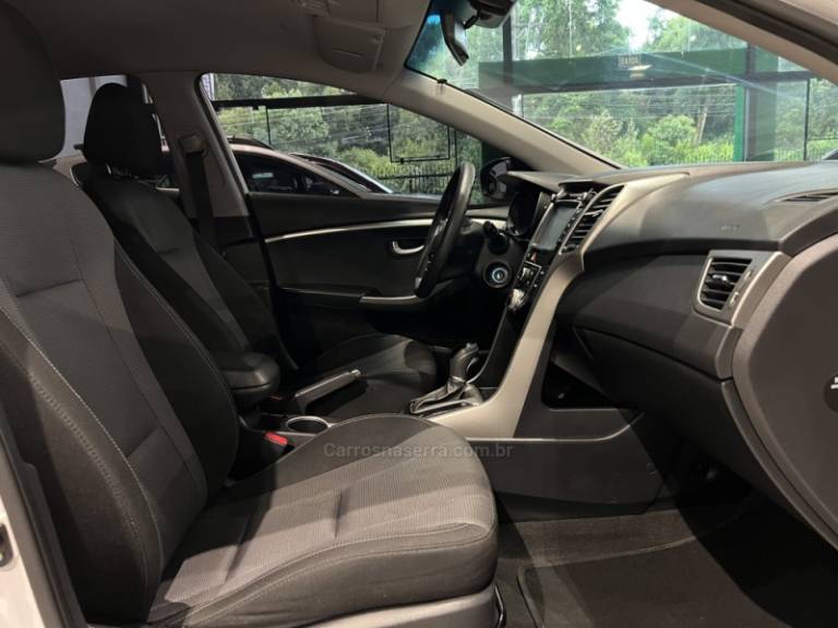 HYUNDAI - I30 - 2014/2015 - Branca - R$ 69.900,00