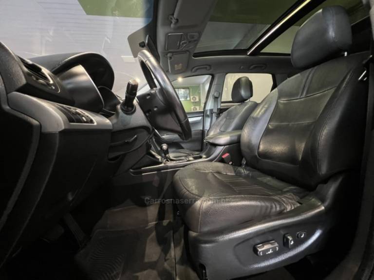 KIA MOTORS - SORENTO - 2012/2013 - Preta - R$ 69.900,00