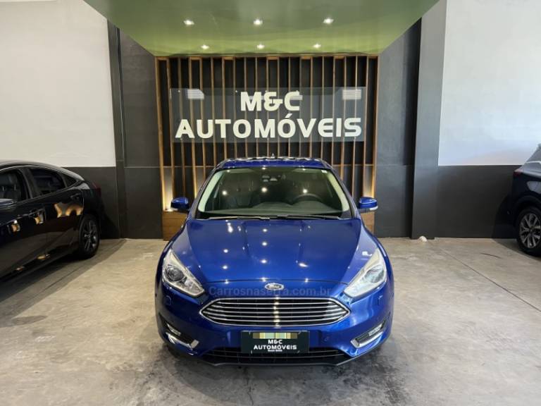 FORD - FOCUS - 2015/2016 - Azul - R$ 65.900,00