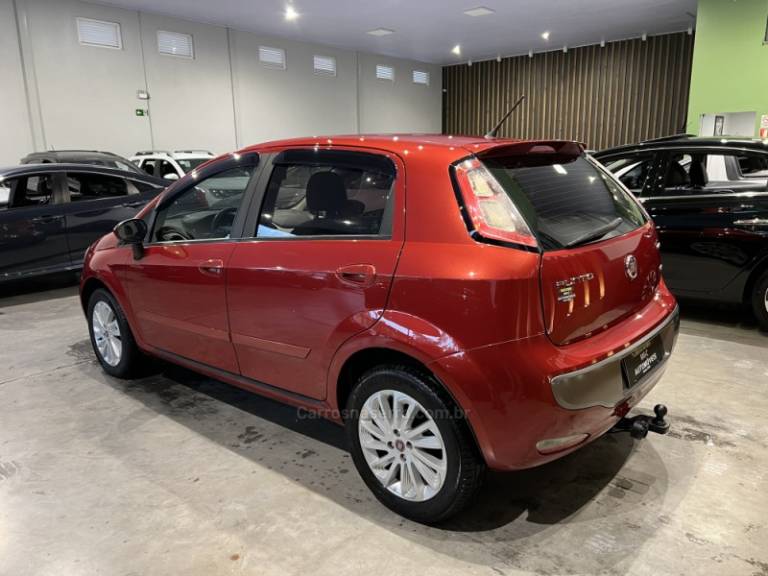 FIAT - PUNTO - 2015/2016 - Vermelha - R$ 46.900,00