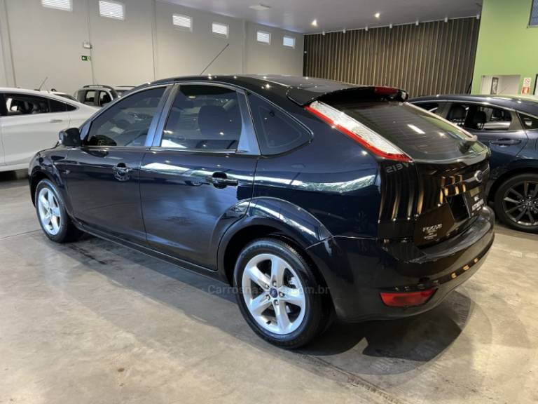 FORD - FOCUS - 2010/2011 - Preta - R$ 42.900,00
