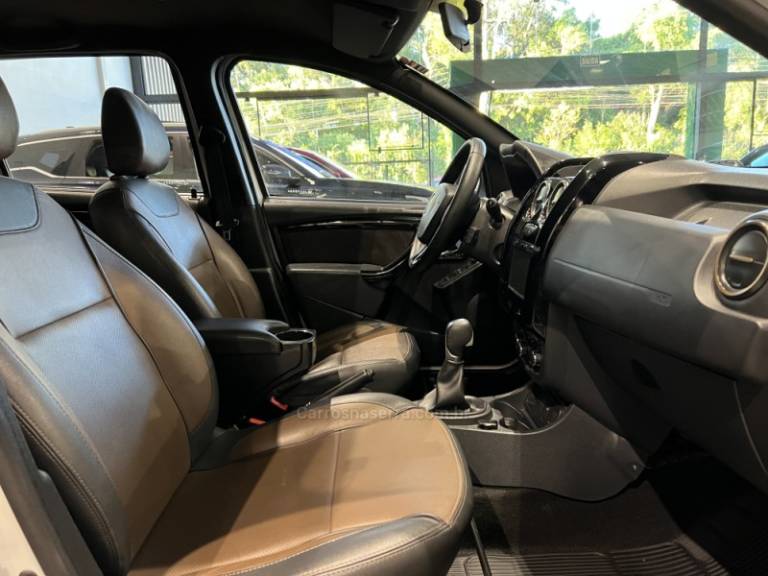 RENAULT - DUSTER - 2018/2019 - Branca - R$ 69.900,00